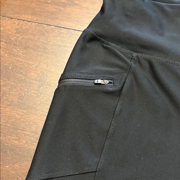 Eddie Bauer Black Athletic Leggings. Size L.  Gently used excellent condition - Picture 4 of 10